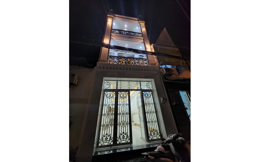 NHÀ ĐẸP NỞ HẬU GIÁP KHU CHỢ LỚN