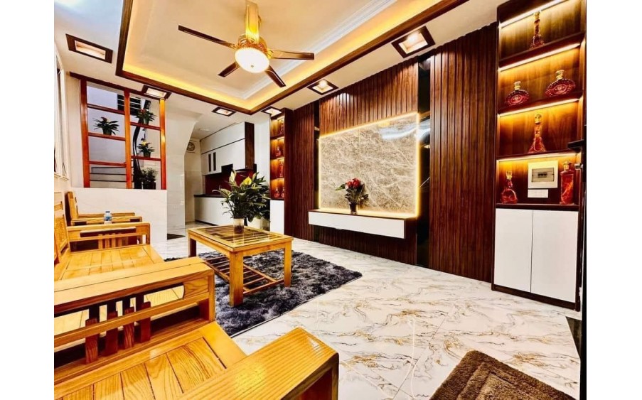 Chính chủ bán Nhà đẹp lô góc xây mới, hiếm Hai Bà Trưng,
40M x 5 tầng, MT 4M, 2 mặt thoáng, 6 ngủ, giá 9 tỷ.