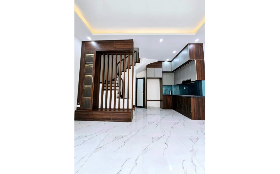 Bán nhà Phương Mai - Lương Định Của, DT 39m2 x 4 tầng, Lô góc 3 mặt thoáng, dân xây chắc chắn, 20m ra oto tránh đỗ, khu vực tiện ích ngập tràn, dân