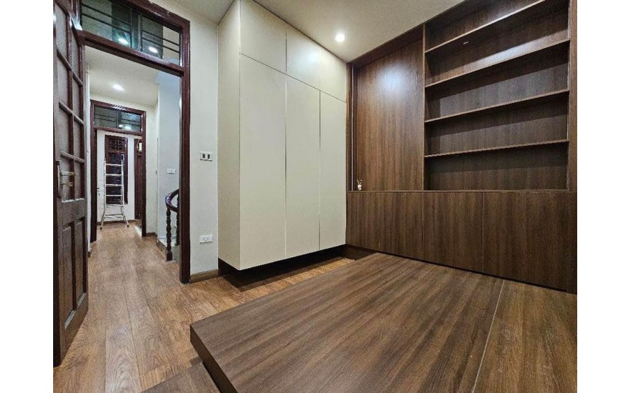 NHÀ PHỐ TÔN ĐỨC THẮNG, DTSD 34M2 5 TẦNG, TẶNG LẠI NỘI THẤT NỬA TỶ, DÂN XÂY CHẮC CHẮN, NGÕ THÔNG, CHỈ 29M RA OTO TRÁNH, NHÀ ĐẸP Ở NGAY