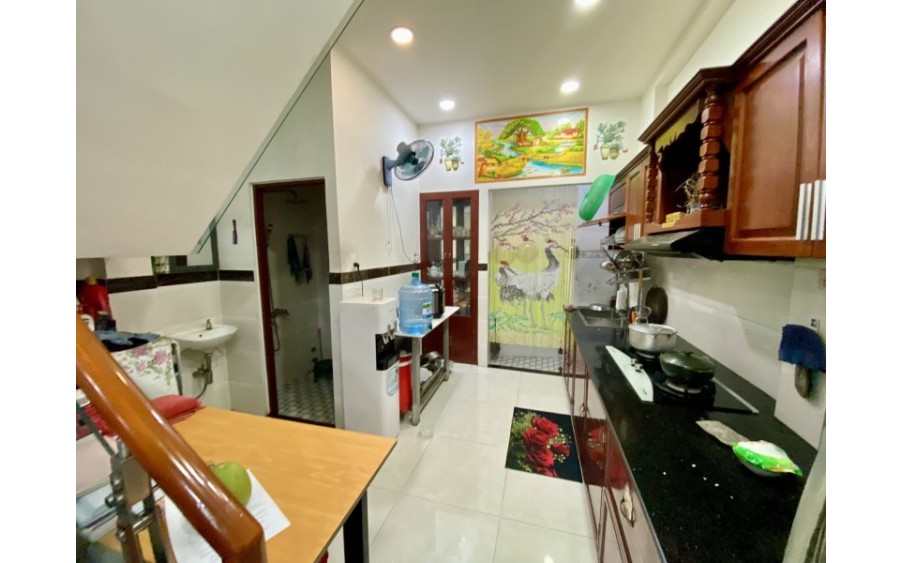 Bán nhà Phan Thị Hành, Tân Phú, 2 tần, dt 4m x 10m, nhà đẹp ở ngay, giá 3.7 tỷ