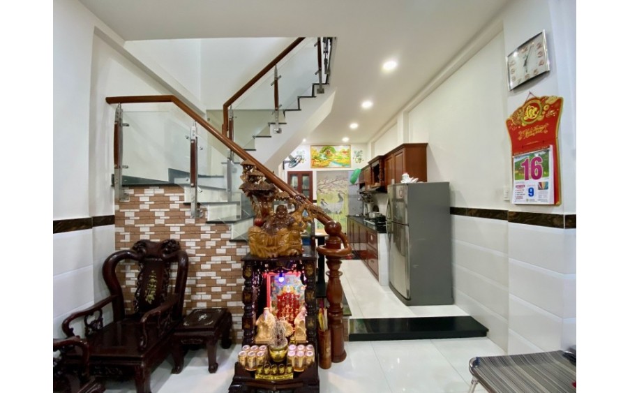 Bán nhà Phan Thị Hành, Tân Phú, 2 tần, dt 4m x 10m, nhà đẹp ở ngay, giá 3.7 tỷ