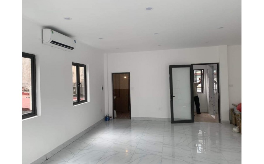 Nhà mới đẹp, chủ nhà cho thuê, Kinh doanh, VP 82m2- 4T,  18 Tr. Khu Tạ Quang Bửu