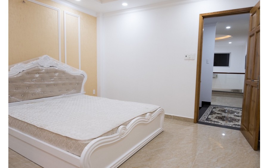 Bán nhà ngang 5,6m - hèm xe hơi 8m đường Hoà Hưng  quận 10 giá 12 tỷ dt 60m2