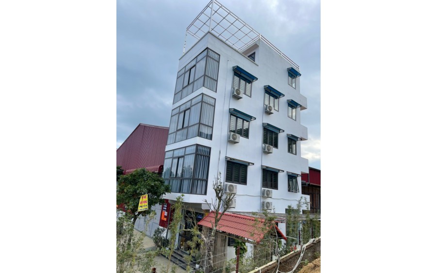 Cần thanh lý 3 627 m2 x 15 triệu -Có 1 200 m đất ở Gồm trụ sở 5 tầng - 3 kho 3 cẩu. - trạm điện 3 pha đường 2 xe công ten nơ tránh nhau -cách ql6