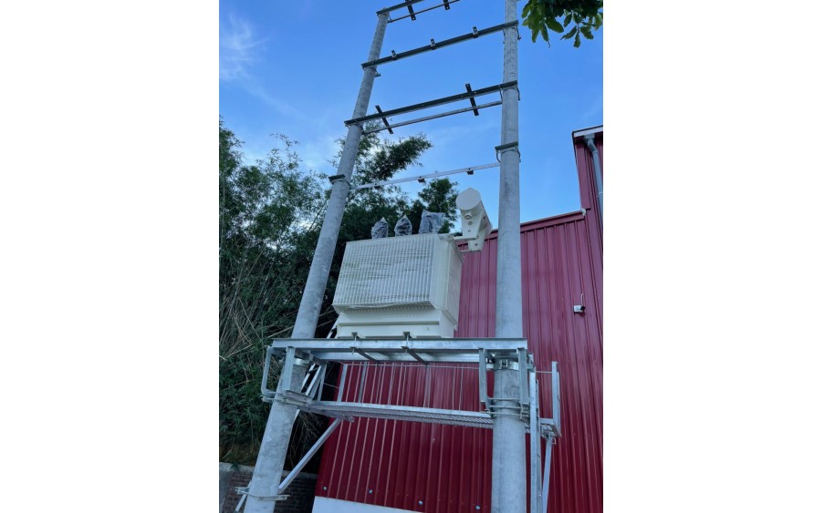 Cần thanh lý 3 627 m2 x 15 triệu -Có 1 200 m đất ở Gồm trụ sở 5 tầng - 3 kho 3 cẩu. - trạm điện 3 pha đường 2 xe công ten nơ tránh nhau -cách ql6