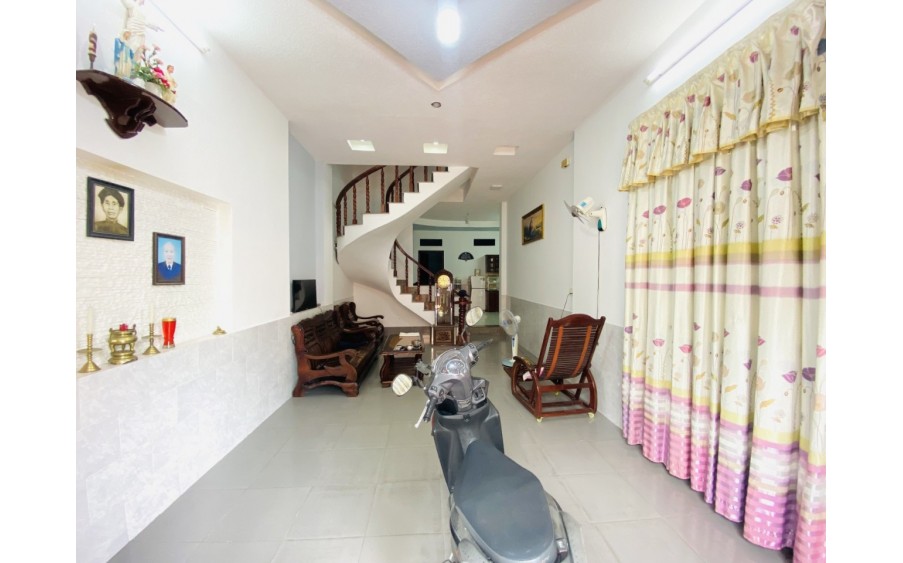 Bán Nhà Gò Vấp, Sát mặt Tiền Bùi Quang Là,  6.6* 19m,  trệt 2 lầu sân thượng, giá 8.8 tỷ