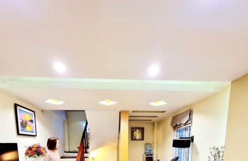 La Thành, 43m2 x 4 tầng, Dân xây chắc chắn, Lô góc thoáng sáng, ngõ 3 gác tránh xe máy, thông sang Hào Nam, tổ dân phố dân trí cao, thân thiện dễ