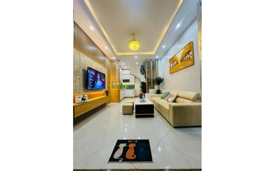 BÁN NHÀ HOÀNG HOA THÁM - BA ĐÌNH
DT 32M2 X 6 TẦNG, MĂT TIỀN 4,2M