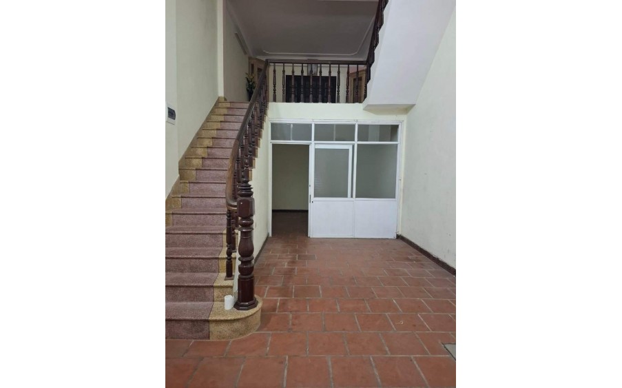 BÁN NHÀ TRẦN QUỐC HOÀN - CẦU GIẤY
DT 42M2 X 5 TẦNG, MẶT TIỀN 4M