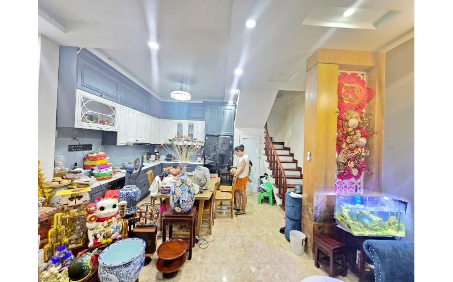 Bán nhà mặt phố Lê Ngọc Hân, 67m2, 4 tầng, 22,8 tỷ, phố 2 chiều ô tô, kinh doanh đỉnh