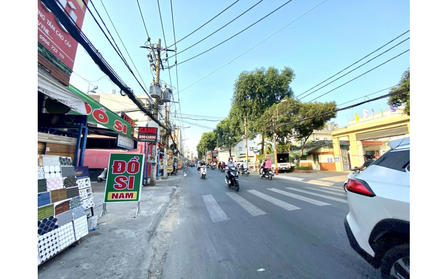 CẦN BÁN GẤP NHÀ QUẬN GÒ VẤP XE HƠI ĐẬU CỬA  1 trệt, 1 lầu, phòng khách, bếp, 2 PN, 2 WC