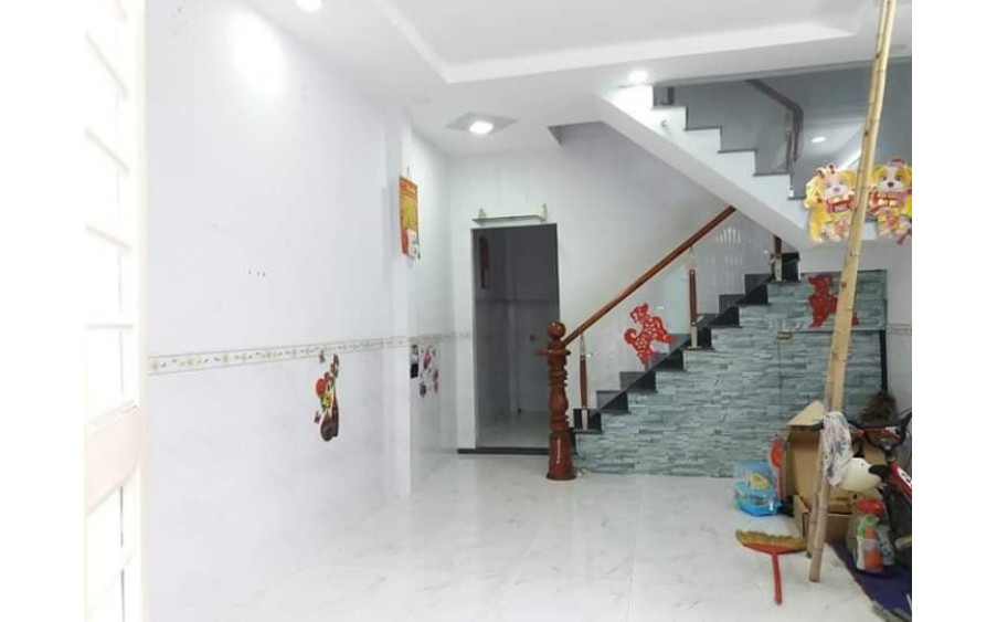 Bán nhà  Phan Huy Ich sầm uất ,ngang 5,6m  dài 9.8m, đang cho Thuê 6tr, chỉ 3.35Tỷ