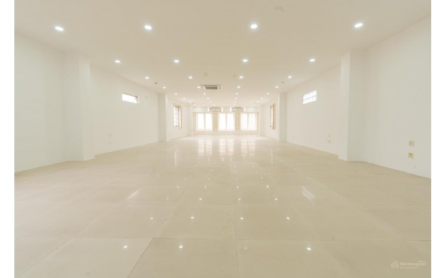 Văn Phòng cho thuê Nguyễn Ngọc Nại, Thanh Xuân , dt 153m2, tHANG MÁY, pccc đầy đủ, hầm xe rộng