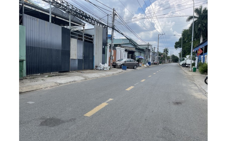 Đất 204m2 tại Lái Thiêu 105 giá 2,8 tỷ, 60m2 thổ cư, đường xe hơi