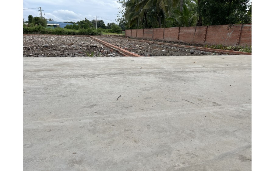 Đất 204m2 tại Lái Thiêu 105 giá 2,8 tỷ, 60m2 thổ cư, đường xe hơi