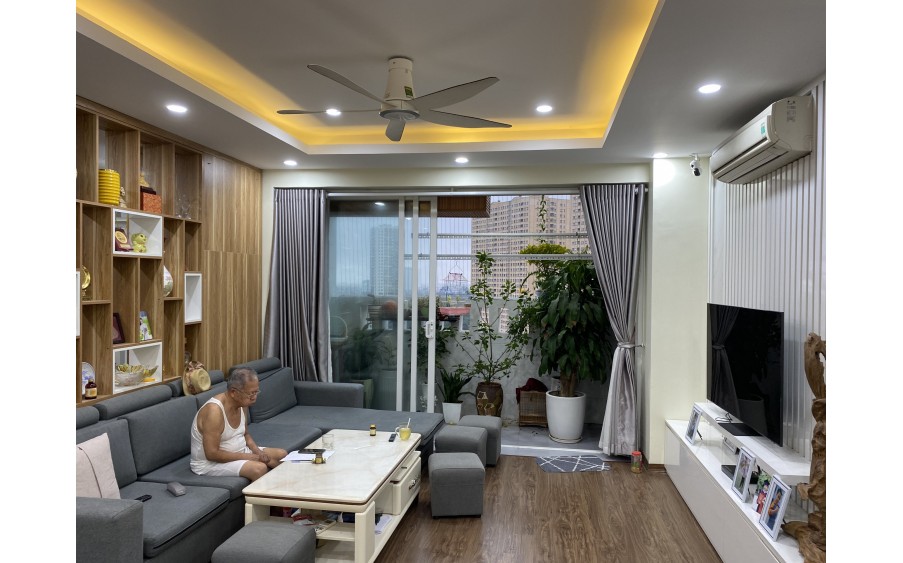 Cực rẻ ! Bán căn góc 3n2vs đẹp nhất Intracom Trung Văn 118m2 giá cực rẻ 48tr/m2, nội thất 500tr