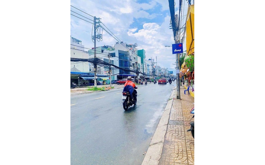 Nhà nguyên căn góc 2 mặt tiền đường CMT8, Phường 13, Quận 10. Vị trí đắc địa, kinh doanh sầm uất!