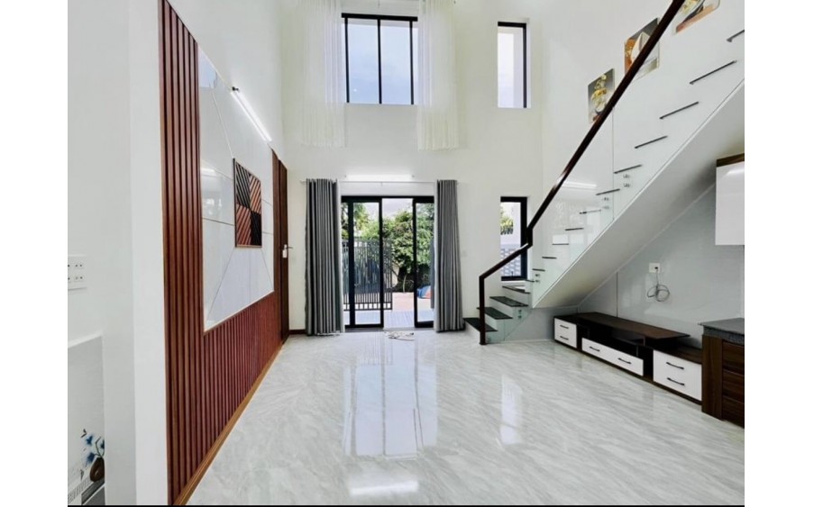 Mặt tiền có 102 Ngang 4.5 x 20 Nờ Hậu 5m Sổ riêng chuyển nhượng trong ngày