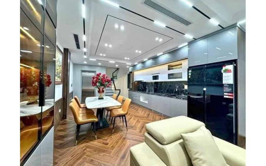 HOT - HOT - HOT
NHANH TAY THÌ CÒN - CHẬM THÌ VỀ NHÌ Ạ 
60M2 - 7 TỶ - NHÀ 5 TÀNG Ô TÔ TRÁNH