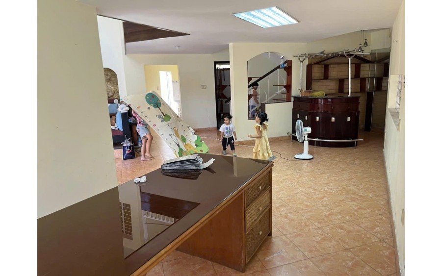 Cho thuê Villa sân vườn Thảo Điền 10x20 4PN 4WC đường xe hơi, đậu 2 xe thoải mái chỉ 30 triệu - Giá chỉ có tới 30/08