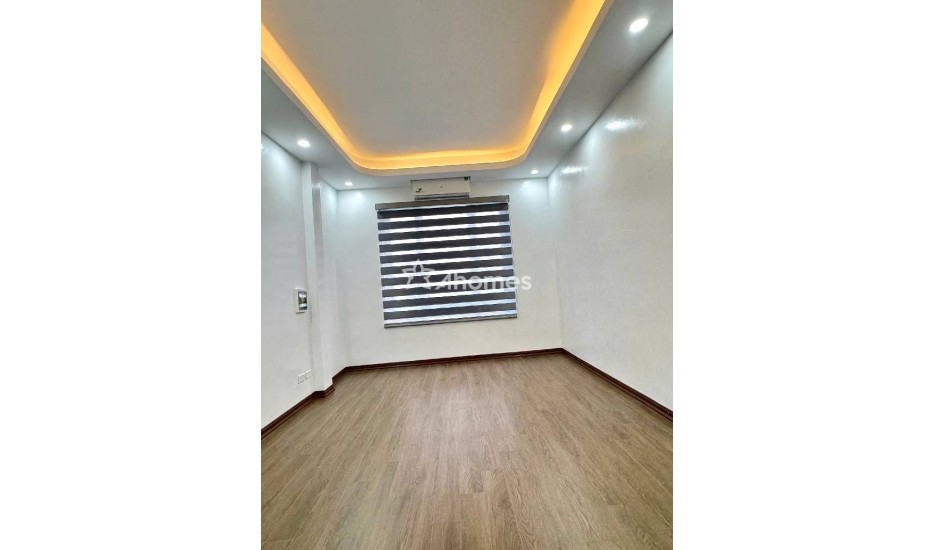 Nhà 5 tầng ngõ thoáng Giải Phóng, Hoàng Mai