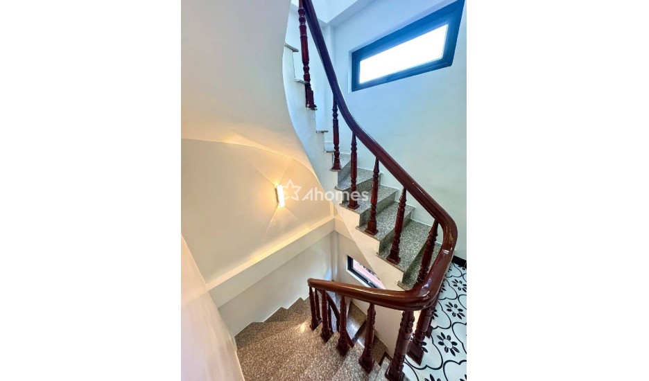 Nhà 5 tầng ngõ thoáng Giải Phóng, Hoàng Mai