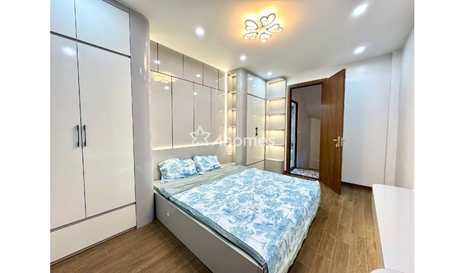 Nhà 5 tầng ngõ thoáng Giải Phóng, Hoàng Mai