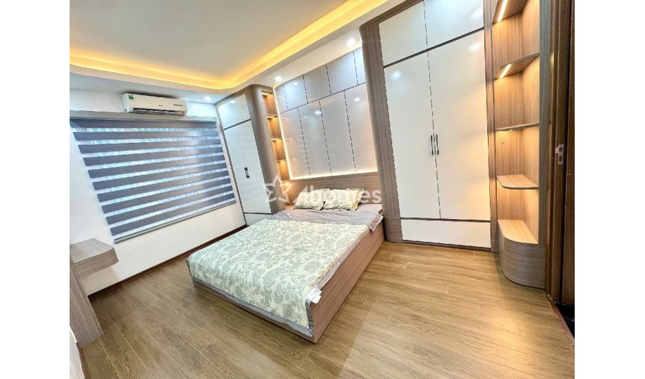 Nhà 5 tầng ngõ thoáng Giải Phóng, Hoàng Mai