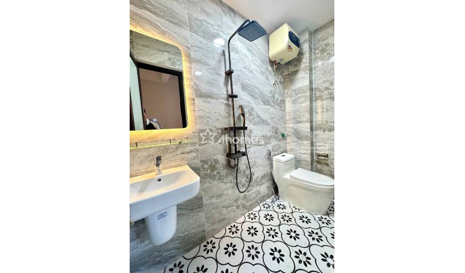 Nhà 5 tầng ngõ thoáng Giải Phóng, Hoàng Mai