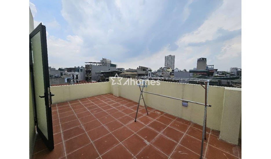 Bán nhà 5 tầng Giải Phóng, Hoàng Mai có thang máy