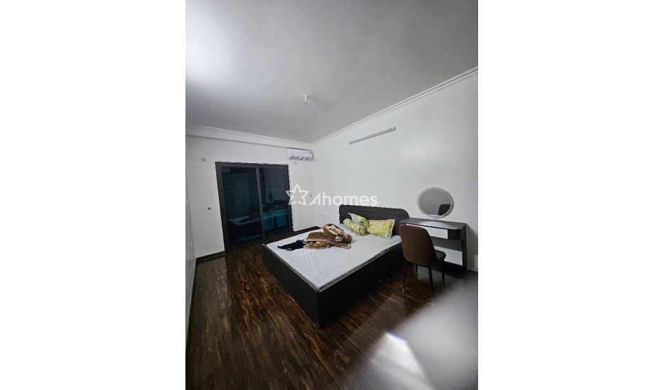 Bán nhà Tân Mai Hoàng Mai 33m2 xây 5 tầng gần hồ Đền Lừ