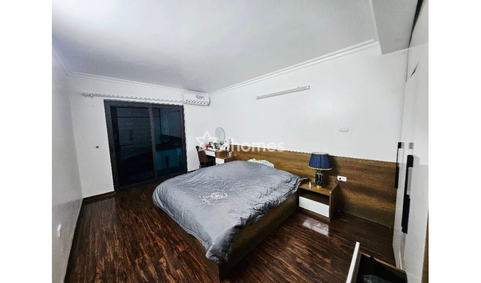 Bán nhà Tân Mai Hoàng Mai 33m2 xây 5 tầng gần hồ Đền Lừ