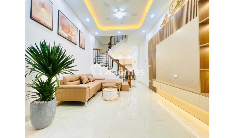 Bán nhà Thanh Xuân. mặt ngõ thông oto qua nhà 5 tầng 4 ngủ , giá chỉ hơn 13ty.