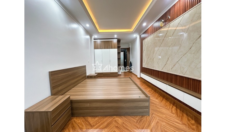 10tỷ có nhà xây mới 6T thang máy, phân lô oto vào nhà