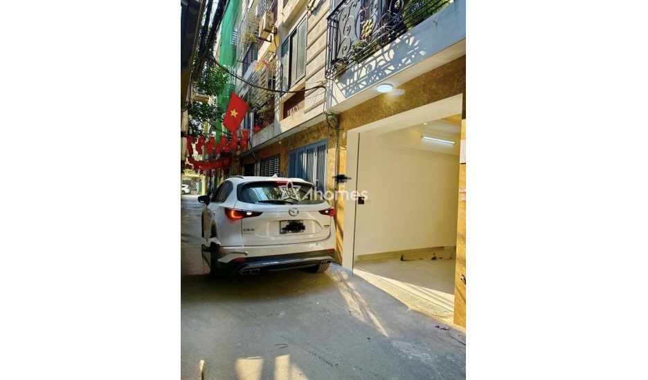 Nhà 5 tầng - 35m ngay sát quân uỷ hoàng mai- ô tô đỗ tận cửa