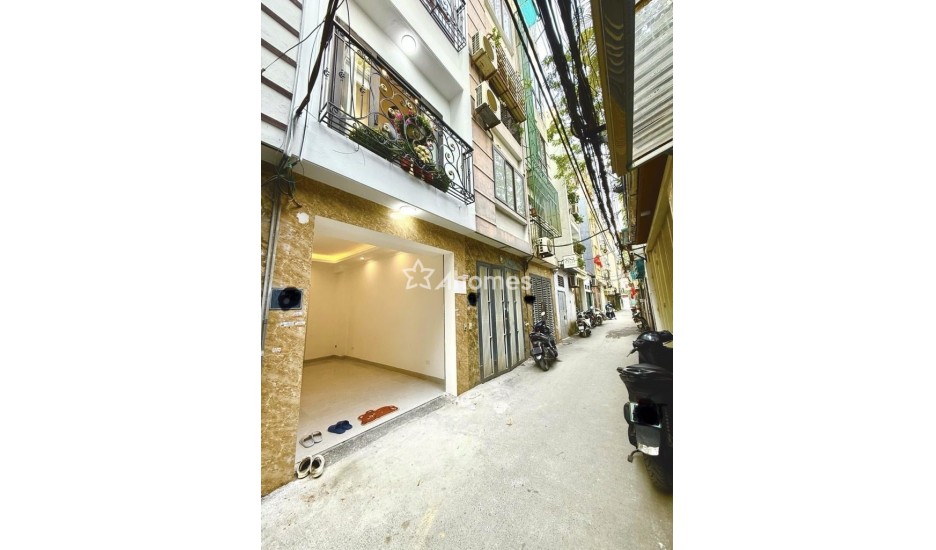 Nhà 5 tầng - 35m ngay sát quân uỷ hoàng mai- ô tô đỗ tận cửa