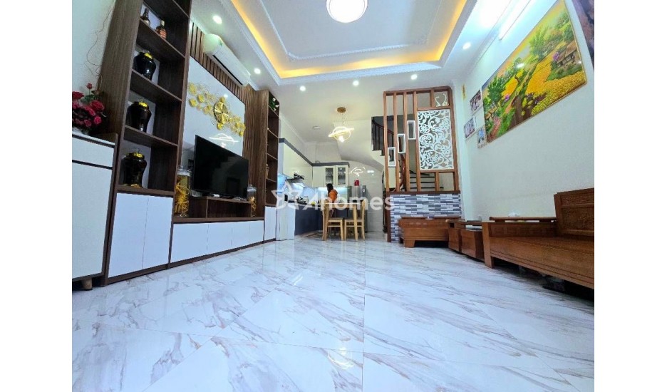 Nhà xây 5 tầng tại Hoàng Mai, căn góc, gần chợ, trường siêu tiện ích