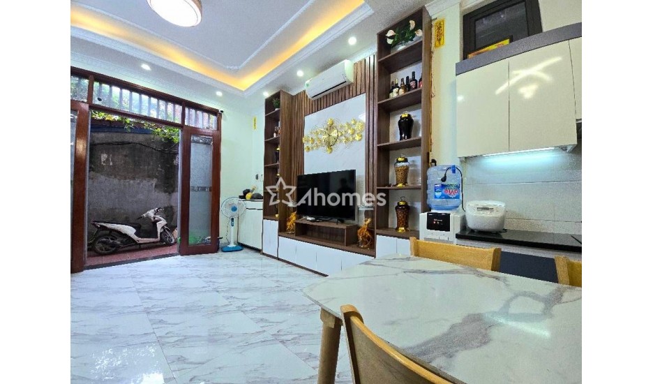 Nhà xây 5 tầng tại Hoàng Mai, căn góc, gần chợ, trường siêu tiện ích