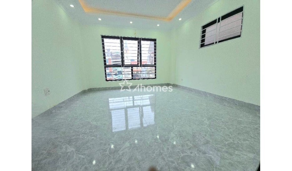 Nhà xây 5 tầng tại Hoàng Mai, căn góc, gần chợ, trường siêu tiện ích