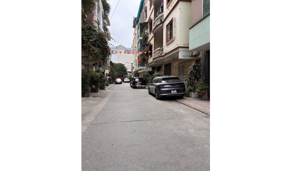 Mặt tiền 8,6m - Giá cực tốt - nằm trên phố Vọng, kinh doanh, oto dừng đỗ thoải mái
