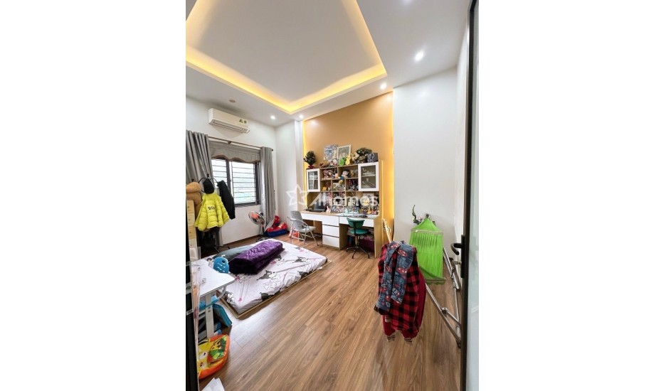 Cách mặt phố Tân Mai đúng 10m, ngõ thông, nhà dân xây