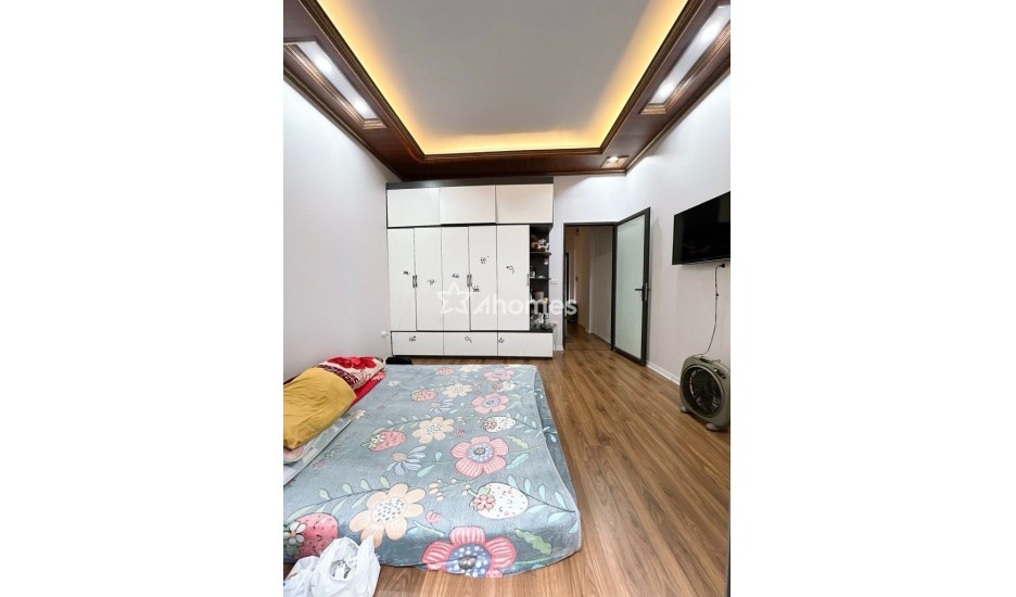 Cách mặt phố Tân Mai đúng 10m, ngõ thông, nhà dân xây