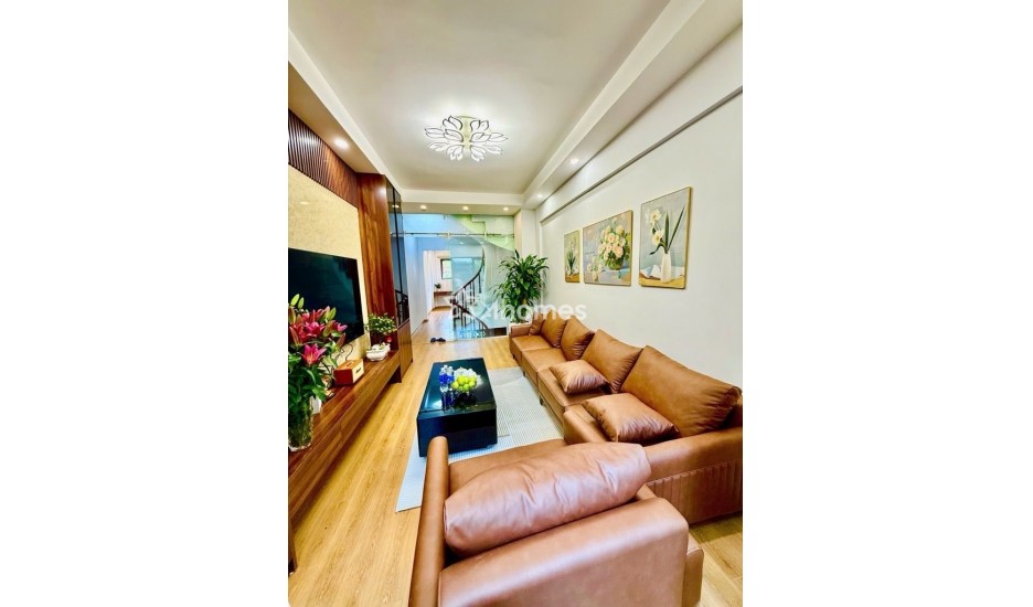 10 tỷ hơn gara oto Hoàng Mai - gần Quận Uỷ