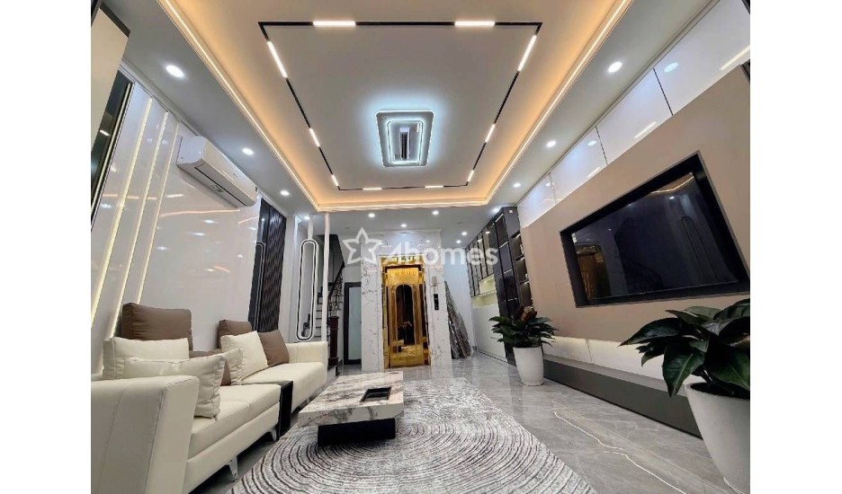 8 tỷ hơn nhà mới 5 tầng thang máy - cách phố 10m - Hoàng Mai.