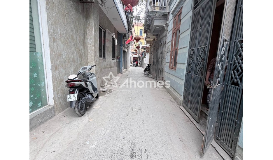 Bán gấp! Bán nhà Lê Quang Đạo, nhà đẹp, lô góc ngõ thông, khu vực dân trí cao, 35m2, giá 9,55 tỷ.