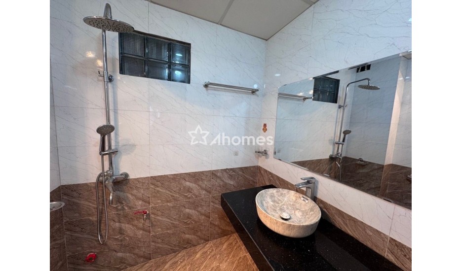 Bán gấp! Nhà đẹp 3 bước ra phố, gần sát bến xe Mỹ Đình, 30m2, 7,5 tỷ