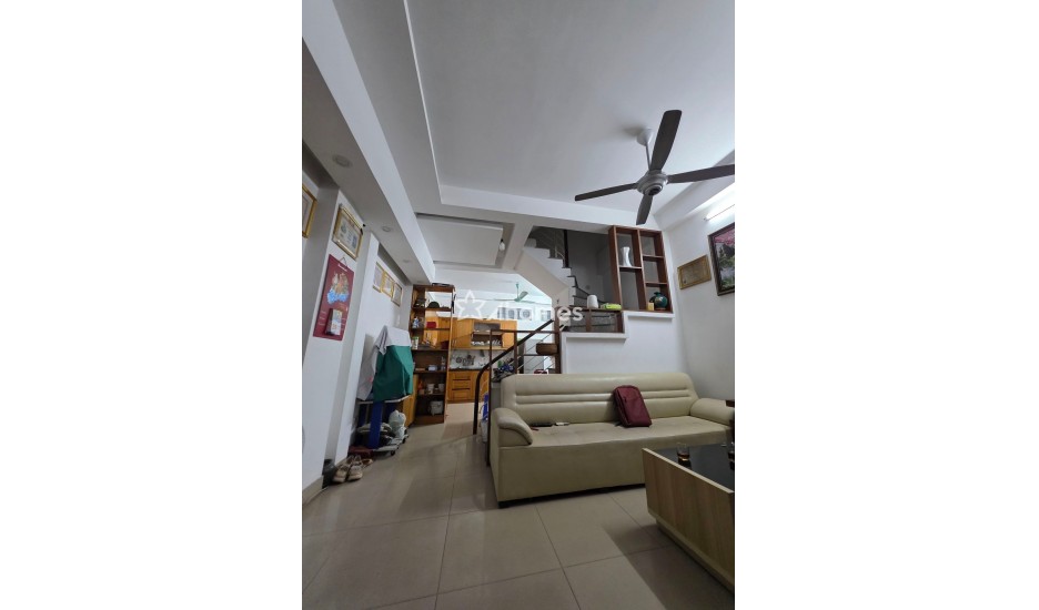 Bán gấp! Chủ cần bán gấp nhà Mỹ Đình, ba bước ra phố, trường học, bến xe, 40m2 nhỉnh 8tỷ