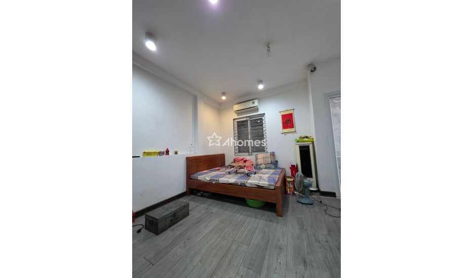 Bán gấp! Chủ cần bán gấp nhà Mỹ Đình, ba bước ra phố, trường học, bến xe, 40m2 nhỉnh 8tỷ