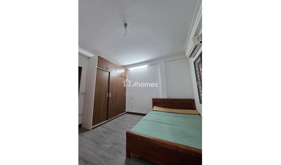 Bán gấp! Chủ cần bán gấp nhà Mỹ Đình, ba bước ra phố, trường học, bến xe, 40m2 nhỉnh 8tỷ